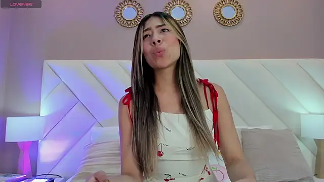 Snapshot of ValeryGomezz chatting on 05.08.26 ValeryGomezz online show from 05.08.26