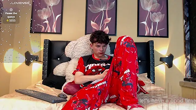 Snapshot of Philippsx chatting on 02.14.26 Philippsx online show from 02.14.26