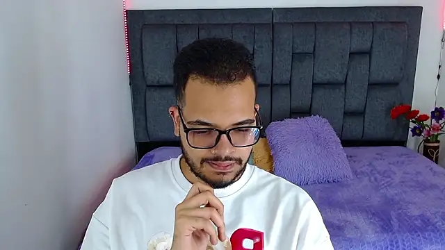 Snapshot of J_black_ chatting on 02.10.26 J black online show from 02.10.26