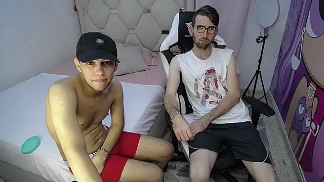 Snapshot of Top_and_bottom chatting on 02.22.26 Top and bottom online show from 02.22.26