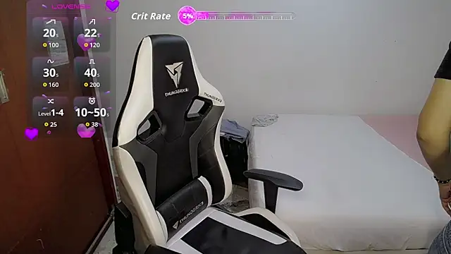 Snapshot of Top_and_bottom chatting on 02.25.26 Top and bottom online show from 02.25.26