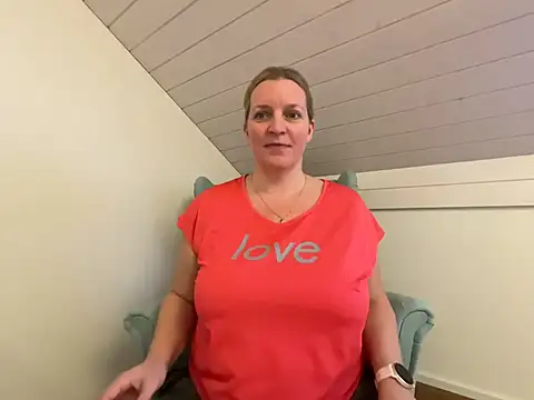 Snapshot of Busenwunder1280 chatting on 03.02.26 Busenwunder1280 online show from 03.02.26