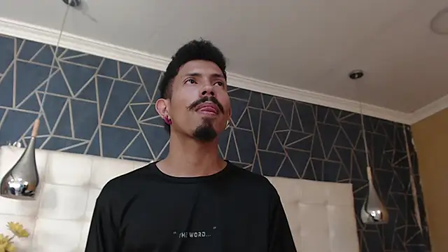 Snapshot of NoaahTylor chatting on 02.11.26 NoaahTylor online show from 02.11.26