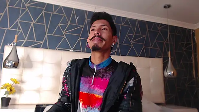 Snapshot of NoaahTylor chatting on 02.13.26 NoaahTylor online show from 02.13.26