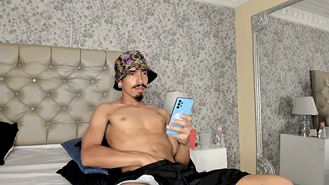 NoaahTylor online show from 04.01.26