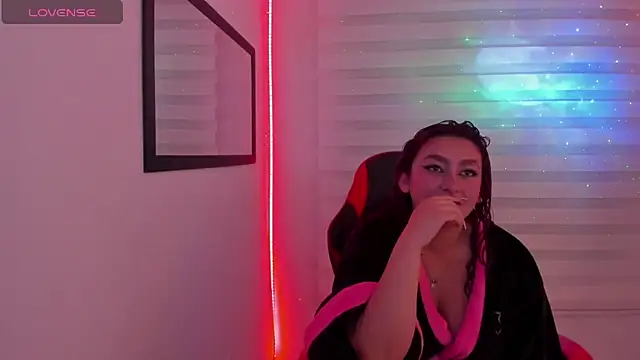 Snapshot of Emily_Jonesh chatting on 02.13.26 Emily Jonesh online show from 02.13.26