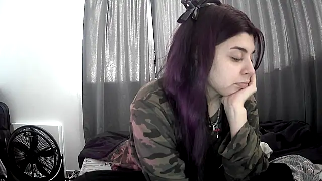 Snapshot of violetazein7 chatting on 05.17.26 violetazein7 online show from 05.17.26
