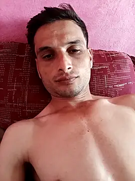 Snapshot of Beinghorny83 chatting on 02.14.26 Beinghorny83 online show from 02.14.26