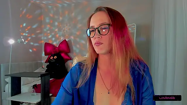 Snapshot of she_wolf chatting on 02.19.26 she wolf online show from 02.19.26