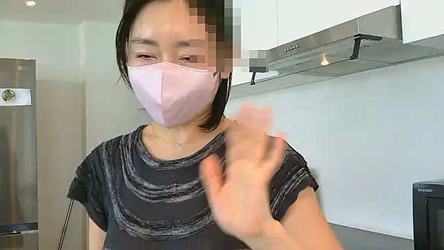 Mochi-Momo online show from 04.05.26