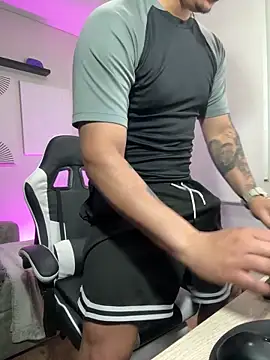 Snapshot of _robertobaggioo chatting on 02.24.26 robertobaggioo online show from 02.24.26