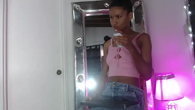 Snapshot of mailyn_gold chatting on 04.29.26 mailyn gold online show from 04.29.26
