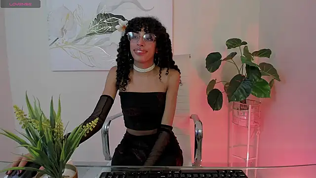 Snapshot of Tamia_25 chatting on 04.29.26 Tamia 25 online show from 04.29.26