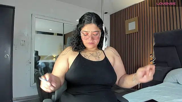 Snapshot of DarkReed chatting on 02.25.26 DarkReed online show from 02.25.26