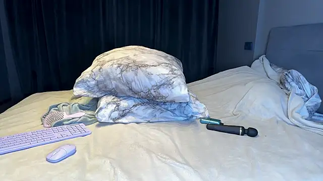 Snapshot of yourselenas chatting on 03.19.26 yourselenas online show from 03.19.26