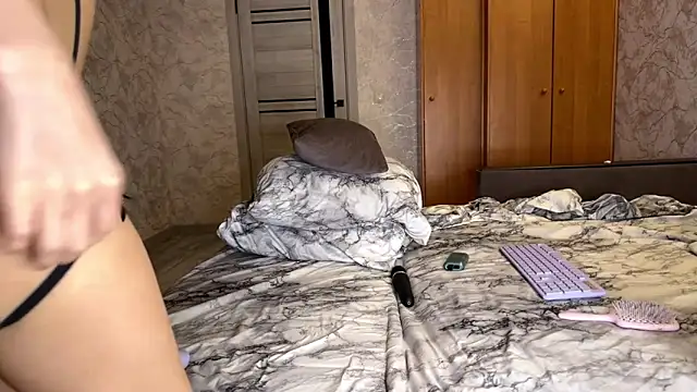 Snapshot of yourselenas chatting on 04.05.26 yourselenas online show from 04.05.26