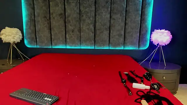 LuciaBeltrann online show from 04.13.26