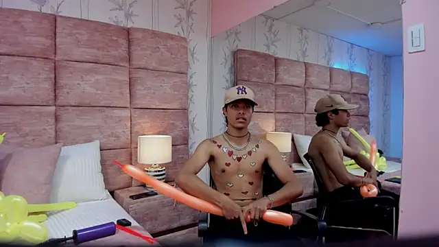 Snapshot of Escanor_Hot chatting on 02.14.26 Escanor Hot online show from 02.14.26