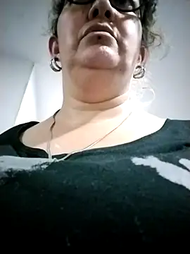  Saraqueen online show from 03.15.26