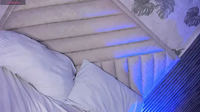 Snapshot of SarahRizof chatting on 02.28.26 SarahRizof online show from 02.28.26