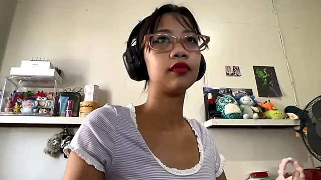 Snapshot of GloryKulikowski chatting on 02.23.26 GloryKulikowski online show from 02.23.26