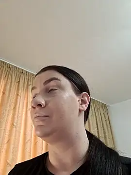 Snapshot of ElaraMystx chatting on 04.04.26 ElaraMystx online show from 04.04.26