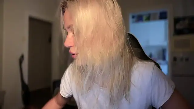 Snapshot of Leylia_Lily chatting on 03.06.26 Leylia Lily online show from 03.06.26