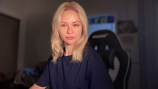 Snapshot of Leylia_Lily chatting on 03.10.26 Leylia Lily online show from 03.10.26