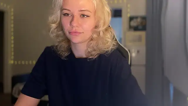 Snapshot of Leylia_Lily chatting on 03.11.26 Leylia Lily online show from 03.11.26