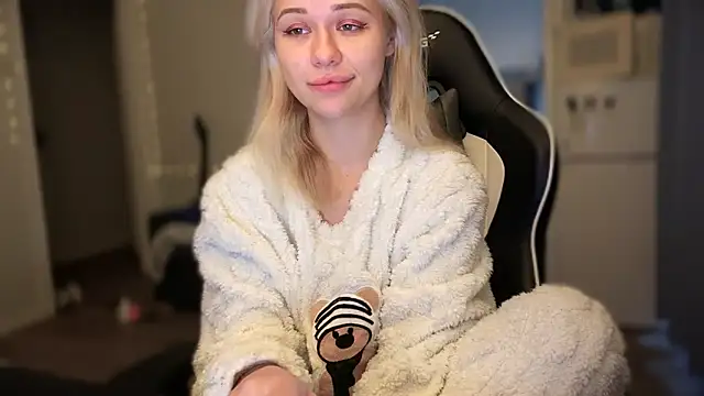 Snapshot of Leylia_Lily chatting on 03.13.26 Leylia Lily online show from 03.13.26