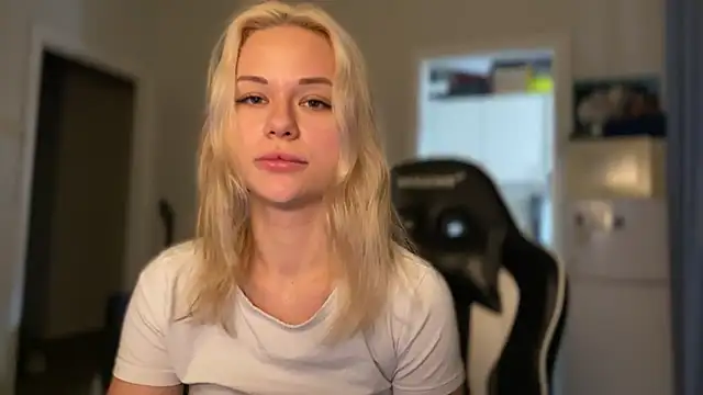 Snapshot of Leylia_Lily chatting on 03.25.26 Leylia Lily online show from 03.25.26