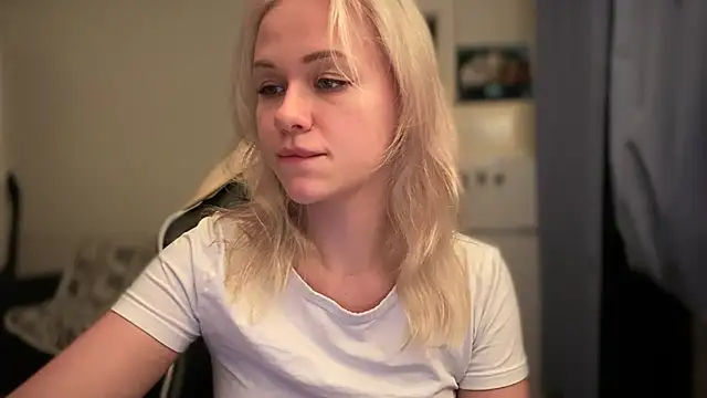 Snapshot of Leylia_Lily chatting on 04.01.26 Leylia Lily online show from 04.01.26