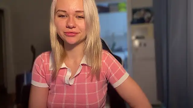 Snapshot of Leylia_Lily chatting on 04.16.26 Leylia Lily online show from 04.16.26