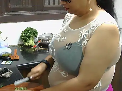 Snapshot of Hot_Sonniyaa chatting on 02.23.26 Hot Sonniyaa online show from 02.23.26