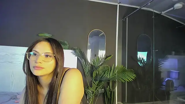 Snapshot of Mia_noiir chatting on 05.06.26 Mia noiir online show from 05.06.26