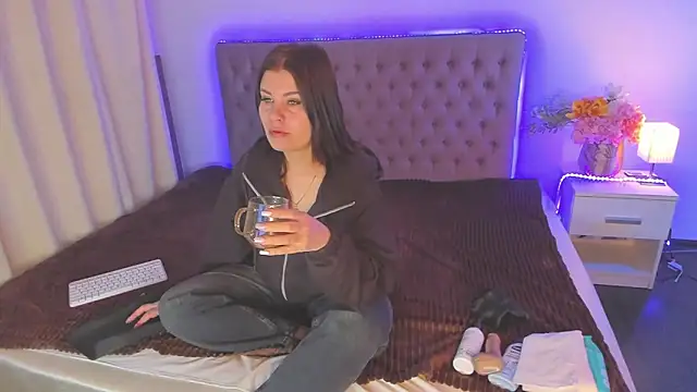 AmandaHoppe online show from 04.17.26