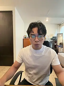 Snapshot of BentoBoxxx chatting on 04.23.26 BentoBoxxx online show from 04.23.26