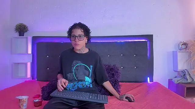 Snapshot of Ale_cuzz chatting on 02.27.26 Ale cuzz online show from 02.27.26