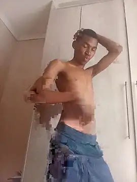 Snapshot of Leroyhotess chatting on 02.15.26 Leroyhotess online show from 02.15.26