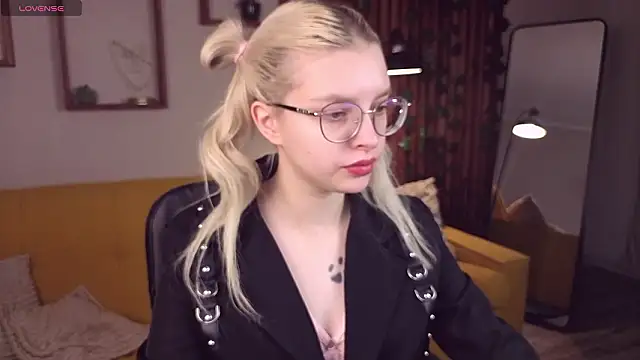 TiffanyPeachi online show from 02.25.26