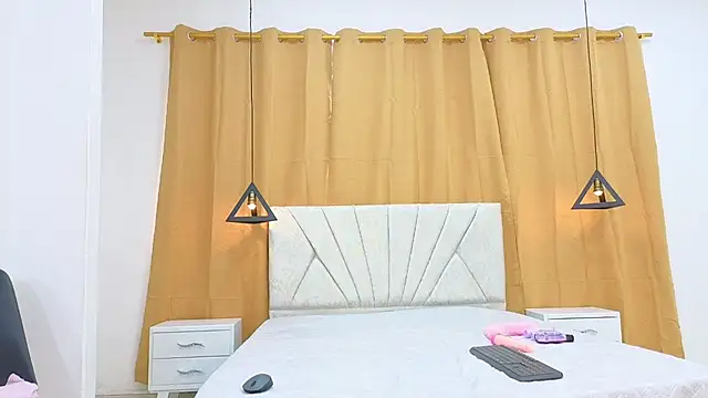 Snapshot of rossane_luxe chatting on 02.19.26 rossane luxe online show from 02.19.26