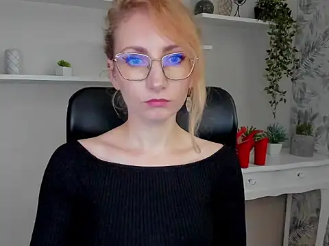 Snapshot of CinderellaMoon chatting on 02.27.26 CinderellaMoon online show from 02.27.26