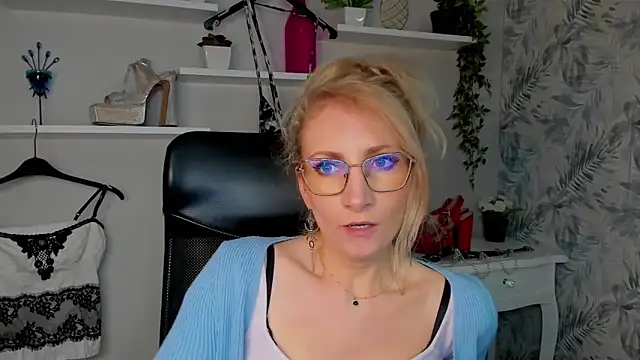 CinderellaMoon online show from 03.20.26