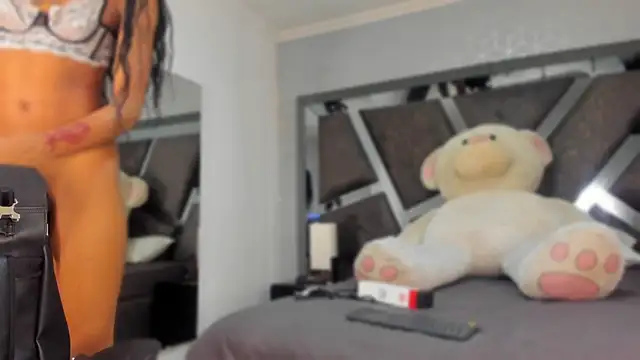 Snapshot of ElektraBomdans chatting on 02.25.26 ElektraBomdans online show from 02.25.26