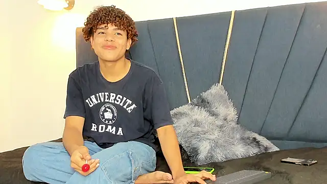 Snapshot of kleiver_cum18 chatting on 02.17.26 kleiver cum18 online show from 02.17.26