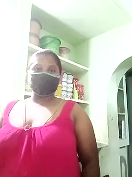 Snapshot of tamilkaviya431 chatting on 04.25.26 tamilkaviya431 online show from 04.25.26