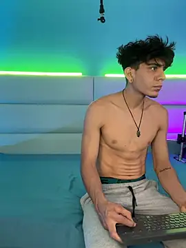 Snapshot of abrilandjulian chatting on 02.26.26 abrilandjulian online show from 02.26.26