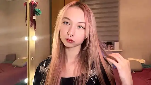 Snapshot of PinkTraible chatting on 02.14.26 PinkTraible online show from 02.14.26