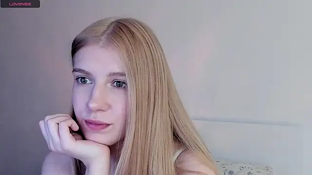 Snapshot of WetKaylaa chatting on 03.28.26 WetKaylaa online show from 03.28.26