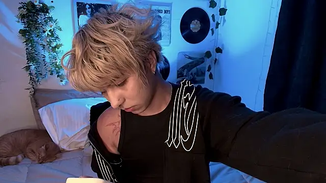 Snapshot of prince_oliverr chatting on 02.14.26 prince oliverr online show from 02.14.26